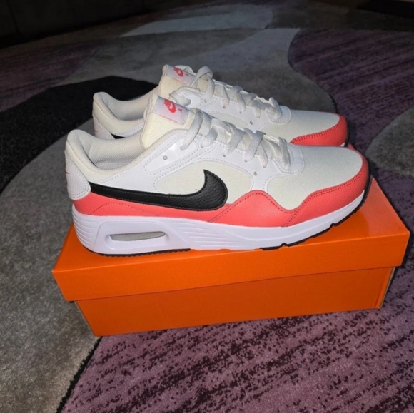 Nike Air Max - Picture 2 of 3